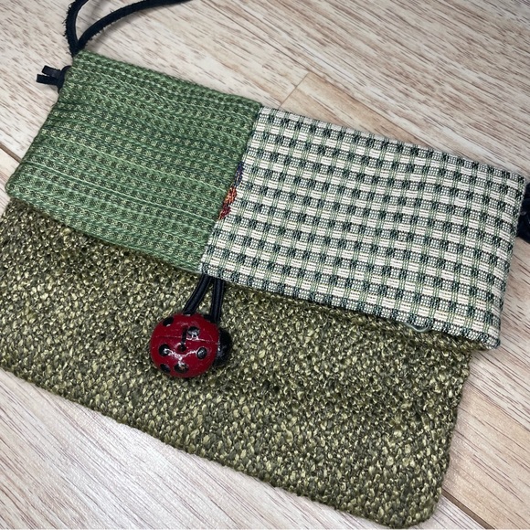 Green Vintage looking small handmade purse with clay ladybug button. - Picture 5 of 9